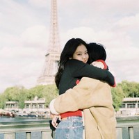 Jennie BLACKPINK mengunggah sejumlah foto bersama ibunya saat perayaan hari ibu tahun lalu. Tak sedikit penggemar yang terpesona dengan kecantikannya. Foto: dok. Instagram @jennierubyjane