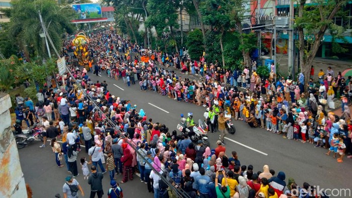 Kemeriahan Surabaya Vaganza