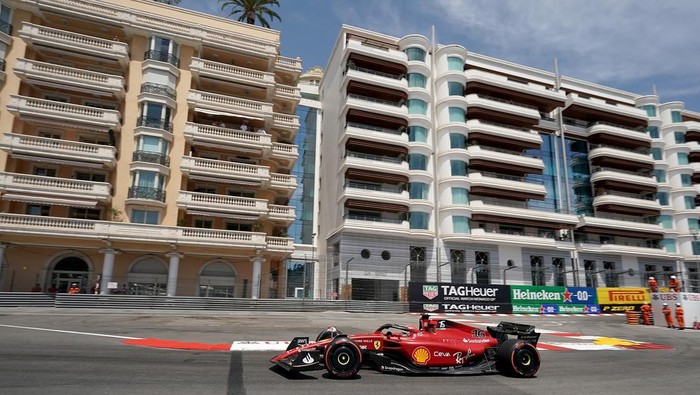MONTE-CARLO, MONACO - MAY 28: Charles Leclerc of Scuderia Ferrari on track during final practice ahead of the F1 Grand Prix of Monaco at Circuit de Monaco on May 28, 2022 in Monte-Carlo, Monaco. (Photo by Hasan Bratic/Anadolu Agency via Getty Images)