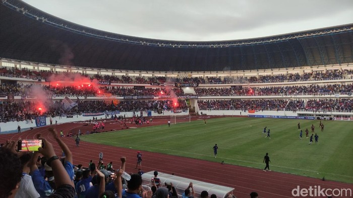 Laga uji coba PSIS vs PSM di Stadion Jatidiri, Semarang, Sabtu (28/5/2022).