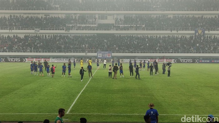 Laga uji coba PSIS vs PSM di Stadion Jatidiri, Semarang, Sabtu (28/5/2022).