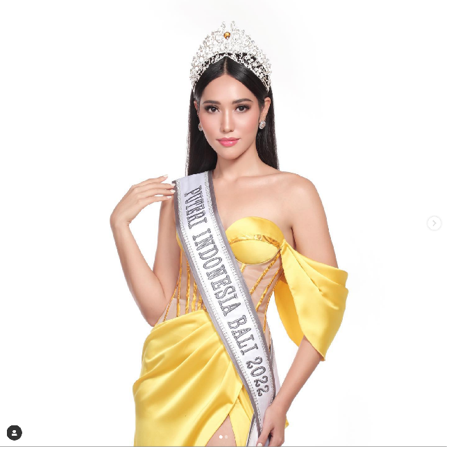 Menjadi pemenang Puteri Indonesia 2022, Laksmi memiliki misi yang ingin dijalankannya demi membantu kampung halamannya, Bali. . Dengan wadah besar yang sudah diberikan Yayasan Puteri Indonesia, saya akan mensosialisasikan tentang Bali, terutama aspek berkelanjutannya, kata perempuan 26 tahun itu menjawab pertanyaan Wolipop saat jumpa pers selepas acara. Tak hanya pariwisatanya, sambung Laksmi, tapi juga sektor usaha kecil yang didominasi para seniman dan artisan tradisional. Foto: Dok. Instagram @laksmideneefe