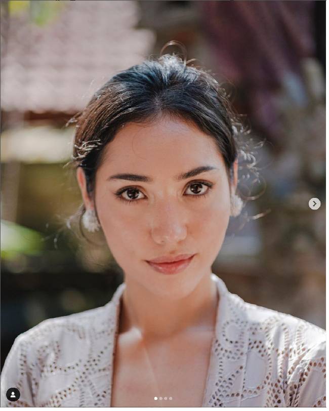 Puteri Indonesia 2022 berusia 26 tahun ini bekerja sebagai Marketing Manager Casa Luna Bali Group. Perusahaan yang berada di Ubud, Bali itu memiliki unit usaha hotel, restoran hingga bakery. Foto: Dok. Instagram @laksmideneefe