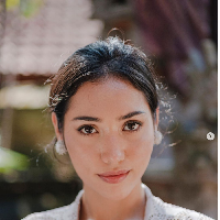Puteri Indonesia 2022 berusia 26 tahun ini bekerja sebagai Marketing Manager Casa Luna Bali Group. Perusahaan yang berada di Ubud, Bali itu memiliki unit usaha hotel, restoran hingga bakery. Foto: Dok. Instagram @laksmideneefe
