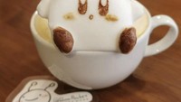 Pecinta BTS merapat! Bentuk koala di 3D art latte ini mirip ya sama karakter BT21 Koya. Foto: Instagram @runapocket