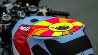 Gresini Racing meresmikan livery spesial tersebut pada Sabtu (28/5/2022) waktu setempat. Livery pada motor balap itu langsung dipakai pada ajang Free Practice 3 (FP3) MotoGP Italia 2022. Foto: Pool (Twitter)