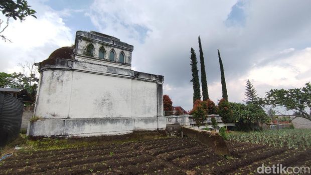 Makam Dinger Kota Batu