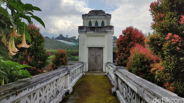 Makam Dinger Kota Batu