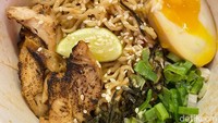 Mau coba yang pedas? Ini dia Pidis Jiwi Men (Rp 38 ribu) yang memakai saus cabe pedas mantap, racikan khas Menantea Group.