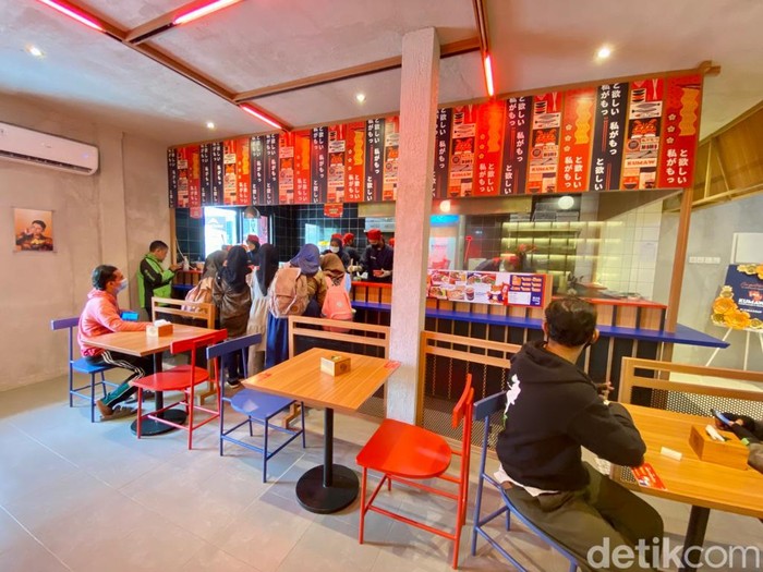 Mantap! Cicip Jinoramen hingga Pidis Jiwi Men di Resto Alshad Ahmad