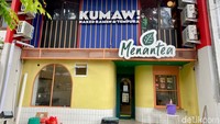 Kumaw Ramen baru dibuka sebulan lalu. Gerainya ada di Lantai 2 Menantea Benhil, Jalan Danau Tondano Nomor 4B.