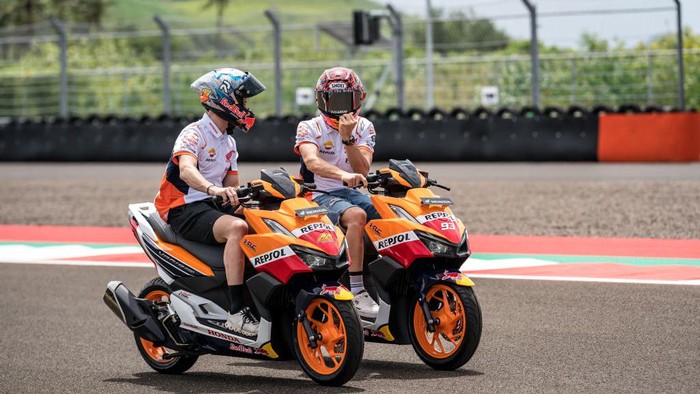 LOMBOK, INDONESIA - FEBRUARY 10: Marc Marquez of Spain and Repsol Honda Team and Pol Espargaro of Spain and Repsol Honda Team ride scooters around the circuit during the MotoGP Pre-Season IRTA-Test at Mandalika International Street Circuit on February 10, 2022 in Lombok, Indonesia. (Photo by Steve Wobser/Getty Images)