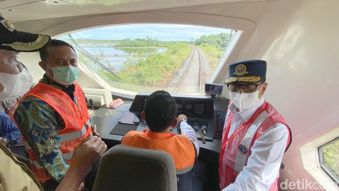 Menhub Budi Karya Sumadi dan Gubernur Sulsel menjajal kereta api Makassar-Parepare