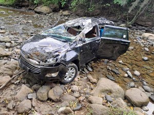 Mobil Pejabat Pemprov Bengkulu Terperosok ke Jurang