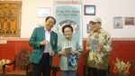Momen Peluncuran Buku Bung Karno dan Taman Siswa