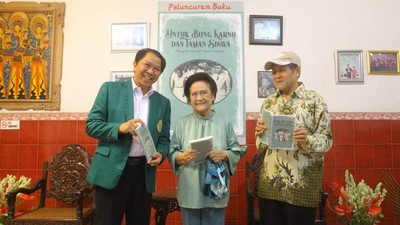 Momen Peluncuran Buku Bung Karno dan Taman Siswa
