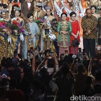 Malam puncak Puteri Indonesia 2022 turut dimeriahkan dengan kehadiran tiga ratu kecantikan dunia, yakni Miss Universe 2021 HarnaazSandhu, 1st Runner Up Miss Supranational 2021 Karla Guilfu Acevedo dan Miss International 2019 Sireethorn Leearamwat.