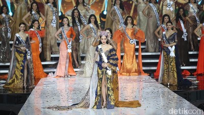 Momen Penobatan Laksmi Shari De Neefe Sebagai Puteri Indonesia 2022