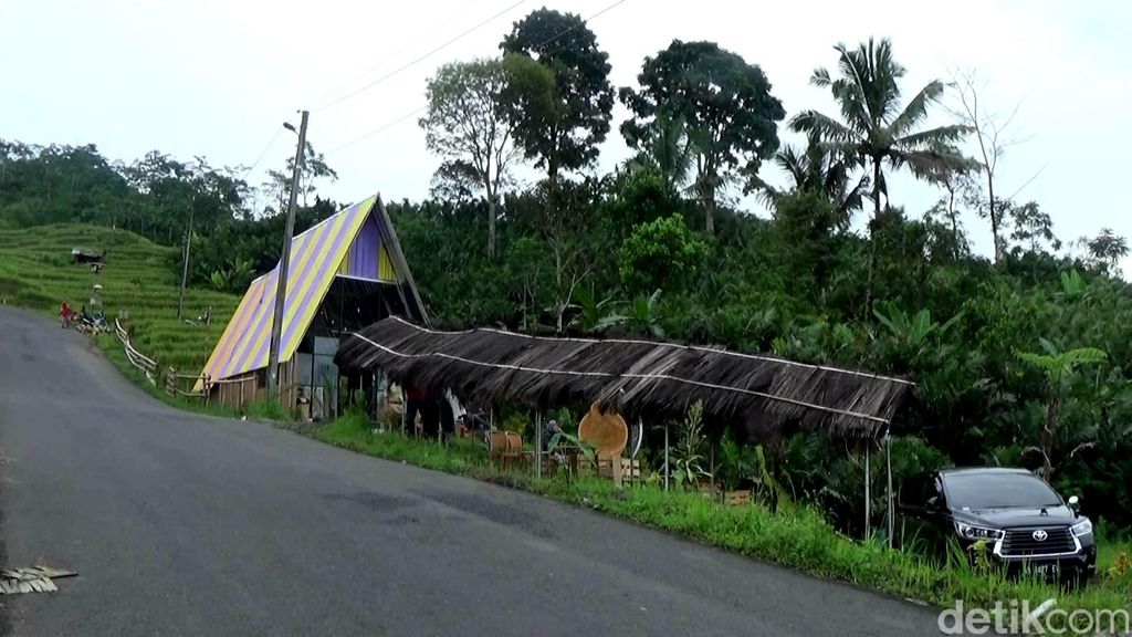 Naksir Kopi, tempat ngopi yang menyuguhkan aneka kopi lokal dengan pemandangan sawah di daerah pegunungan, Banjarnegara, Sabtu (28/5/2022).