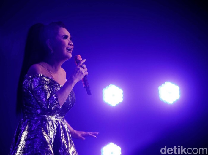 Harmoni Java Jazz 2022 belum usai, ada Vina Panduwinata yang sukses mengajak penonton untuk nostalgia bareng lewat lagu-lagu yang dibawakan.