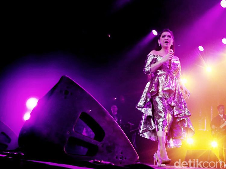 Nostalgia Bareng Vina Panduwinata di BNI Java Jazz 2022