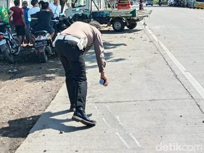 Olah TKP kecelakaan maut akibat balapan pikap di Probolinggo