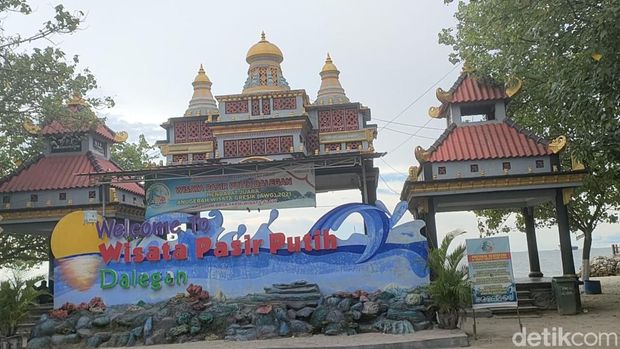 Pantai Dalegan Gresik