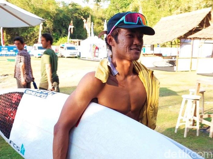 World Surf League (WSL) digelar di Banyuwangi. Peselancar Indonesia, Rio Waida mengalahkan peringkat satu dunia, Felipe Toledo.