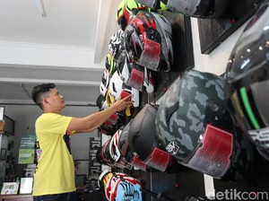 RSV Helmet, Helm Lokal yang Dipakai Jokowi Sambut Pebalap MotoGP