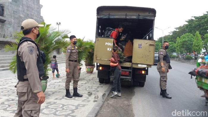 Sejumlah anak punk diciduk Satpol PP Gresik
