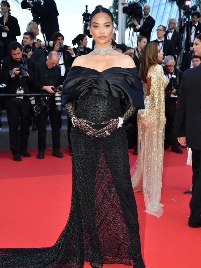 CANNES, FRANCE - MAY 25: Shanina Shaik attends the screening of Elvis during the 75th annual Cannes film festival at Palais des Festivals on May 25, 2022 in Cannes, France. (Photo by Dominique Charriau/WireImage)