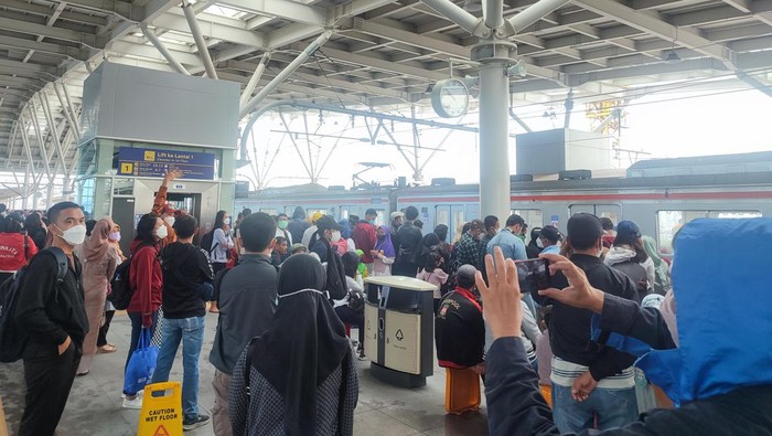 Situasi Stasiun Manggarai Sabtu (28/5) pagi