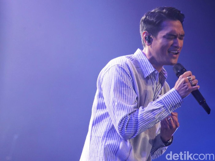 Java Jazz 2022 masih berlangsung. Di hari kedua ini Afgan naik ke panggung sebagai salah satu penampil utama.