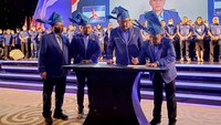 Dalam sambutannya AHY meminta kepada Ketua DPD Demokrat Sulsel untuk fokus berkerja.AHY juga meminta Demokrat Sulsel untuk meraih kemenangan dan kejayaan pemilu 2024. Bagaimana mewujudkan semua itu dengan kerja-kerja politik dan terus bersingergi dengan rakyat. Terus jalankan kebersamaan, lakukan sinergi dan berkolaborasi dengan rakyat. 