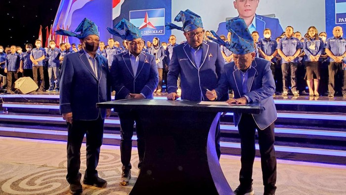 Ketua Umum Partai Demokrat Agus Harimurti Yudhoyono (AHY) secara resmi telah melantik Ni' Matullah sebagai Ketua DPD Provinsi Sulawesi Selatan periode 2022-2027.