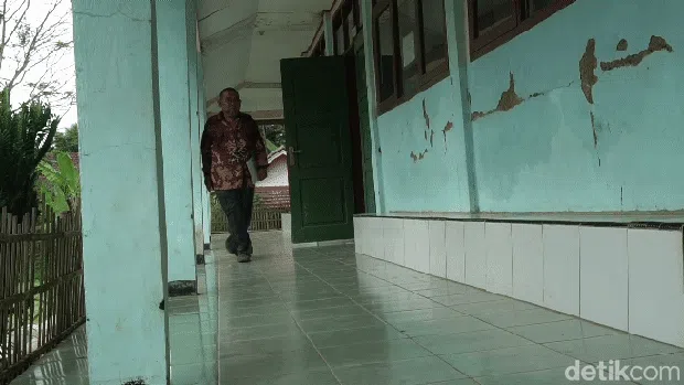 Abah Yayat.