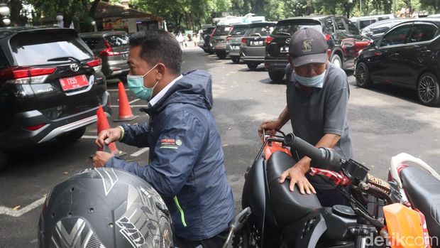 Abah Yus dan Mang Ade.
