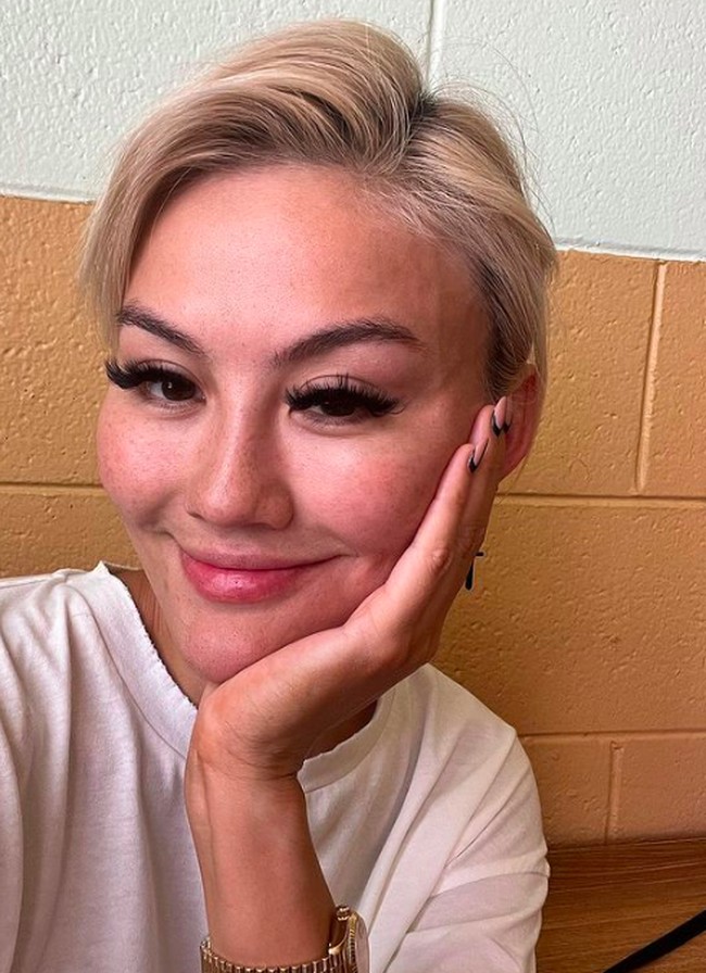 Dalam fotonya, Agnez memperlihatkan freckles di wajahnya. Tanpa foundation, bahkan lipstik, Agnez memperlihatkan sisi lain dari dirinya yang jarang ia perlihatkan. Foto: dok. Instagram