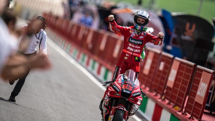 SCARPERIA, ITALY - MAY 29: Francesco Bagnaia of Italy and Ducati Lenovo Team stands on his bike during he rolls through the pitlane after the race of the MotoGP Gran Premio d’Italia Oakley at Mugello Circuit on May 29, 2022 in Scarperia, Italy. (Photo by Steve Wobser/Getty Images)