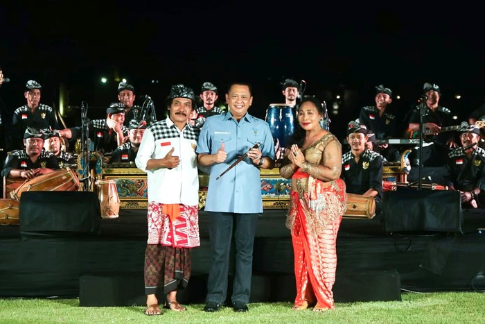Ketua MPR RI Bambang Soesatyo memfasilitasi pagelaran seni dan budaya sanggar Bona Alit.