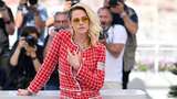 Foto: Gaya Braless Kristen Stewart di Premier Film Horor Terbaru di Cannes
