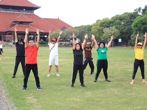 Peringati HLUN, Bupati Klungkung Ikuti Senam Zumba-Line Dance