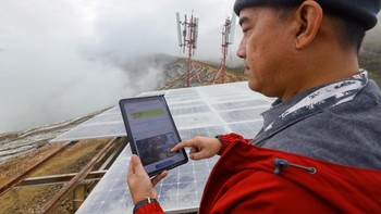 Seperti diketahui, hanya sinyal 4G Telkomsel yang bisa di Akses di puncak Gunung Ijen.