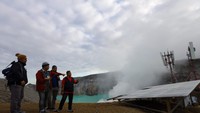 Mau update sosial media di kawasan wisata Kawah Ijen kini tak lagi pusing. Provider plat merah Telkomsel hadir dan memastikan jaringannya di puncak Kawah Ijen.