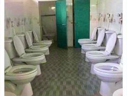 Netizen Bagikan Foto Kamar Mandi Paling Aneh dan Seram, Berani Coba?