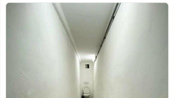 Kalo model kamar mandinya seperti ini, kira-kira ada pintunya gak ya? Foto: (Bored Panda).