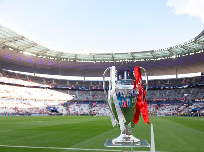 PARIS, FRANCE - MAY 28: . the UEFA Champions League trophy stands on the lawn prior to the UEFA Champions League final match between Liverpool FC and Real Madrid at Stade de France on May 28, 2022 in Paris, France. (Photo by Berengui/vi/DeFodi Images via Getty Images)