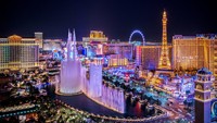 Las Vegas Strip merupakan sebuah bagian dari Las Vegas Boulevard South sepanjang 6,4 km di Paradise dan Winchester, Nevada, selatan batas kota Las Vegas. Sebagian besar The Strip dirancang sebagai All-American Road. Banyak properti hotel, kasino dan resor terbesar di dunia terletak di The Strip. (Getty Images/RandyAndy101)