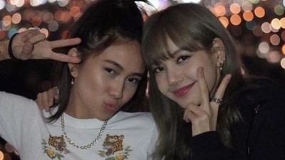 8 Potret Persahabatan NIKI & Lisa BLACKPINK, Dari Ngefans Hingga Ketemuan