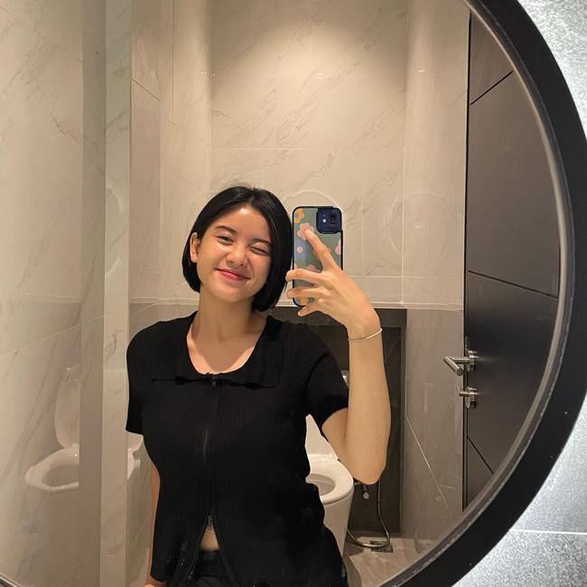 Nasi bakar dagangannya merupakan resep sang ibunda. Dia memilih nasi bakar karena tidak ingin jualan yang terlalu mainstream. Foto: Instagram/@melati.sesilia